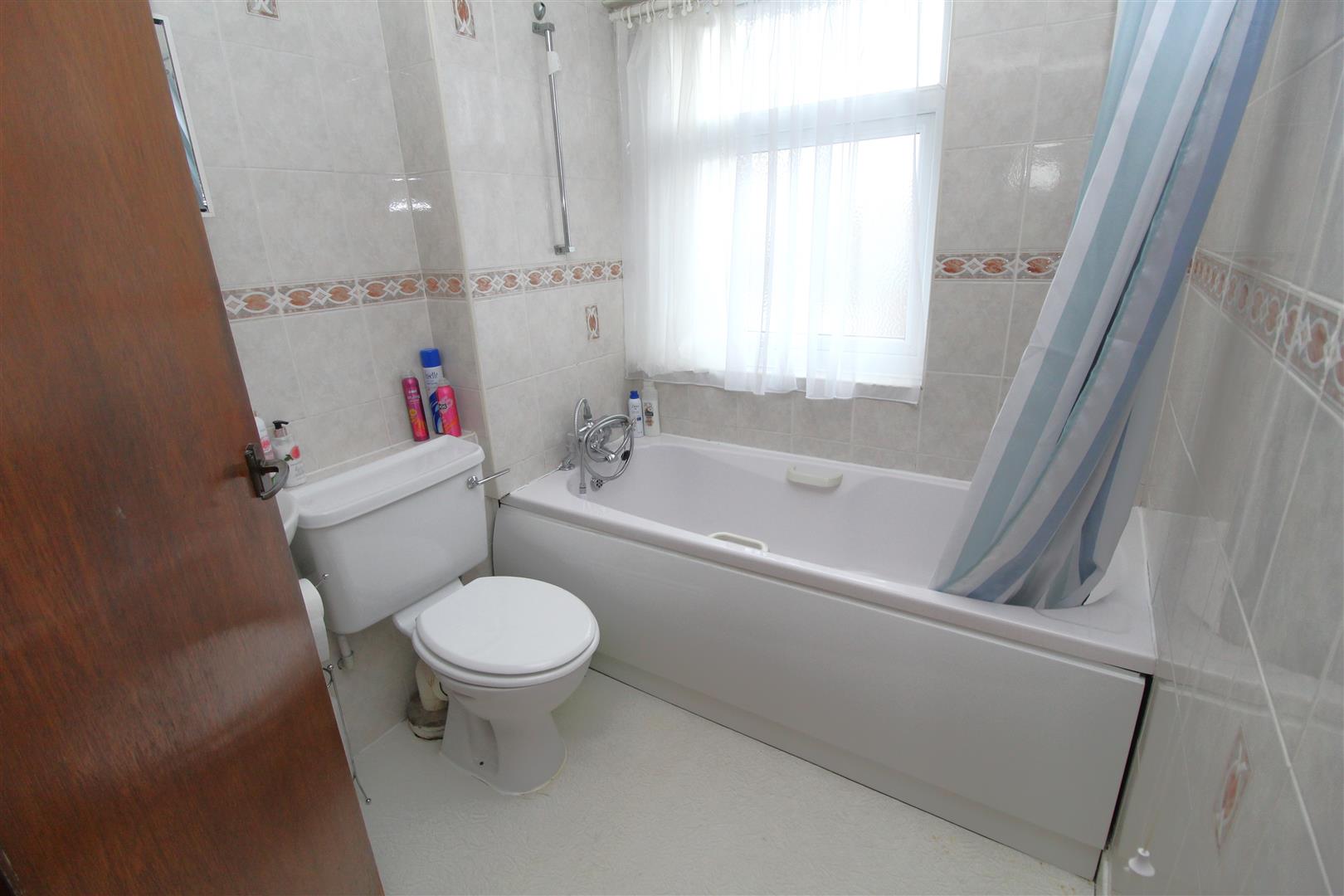 Property Details Estate Agents, Aintree, Liverpool Grosvenor Waterford Estate Agents Ltd